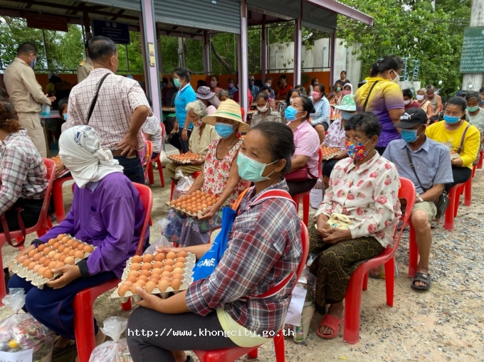 ช่วยเหลือประชาชน ช่วงโควิท 19 โดยแจกถุงยังชีพ