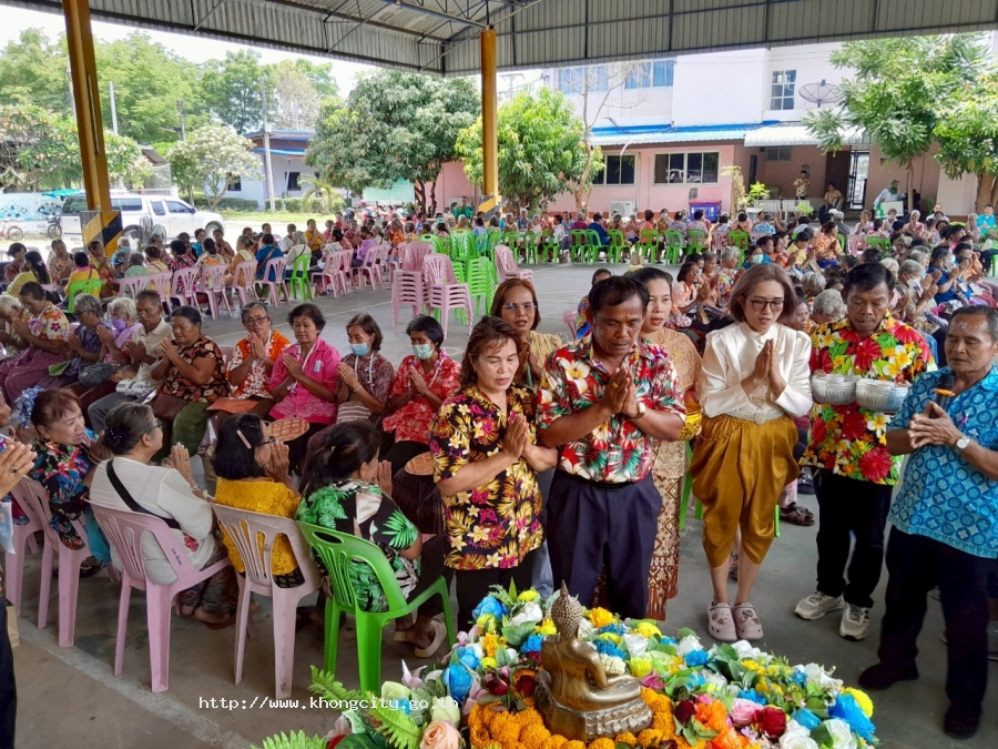 วันศุกร์ที่ 11 เมษายน 2568 นายสมชาย วรรธนะสุพร นายก อบต.เมืองคง พร้อมด้วย คณะผู้บริหาร ประธานสภาฯ สมาชิกฯ  พนักงาน อบต.เมืองคง  ร่วมจัดกิจกรรม โครงการส่งเสริมกิจกรรมผู้สูงอายุ ประจำปีงบประมาณ 2568 โดยมีนางสาวนิชาพิชญ์ รักษาภักดี นายอำเภอคง 