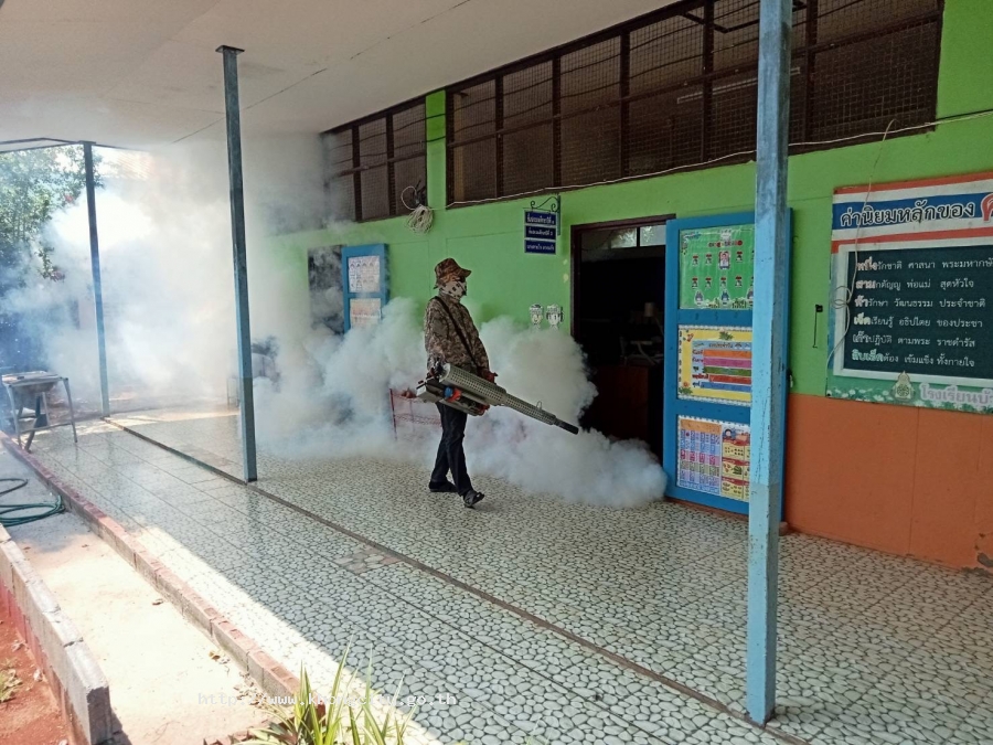 กองสาธารณสุขและสิ่งแวดล้อม   อบต.เมืองคง ได้ดำเนินการออกพ่นหมอกควันเพื่อป้องกันการระบาดและลดอัตราป่วยของโรคไข้เลือดออกและดำเนินการพ่นหมอกควันในสถานศึกษา ทั้ง 6 แห่ง ในเขตพื้นที่ตำบลเมืองคง